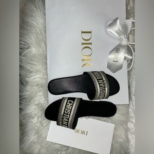 Dior Dway Slides size 40 (runs small fits size 7.5 or 8)